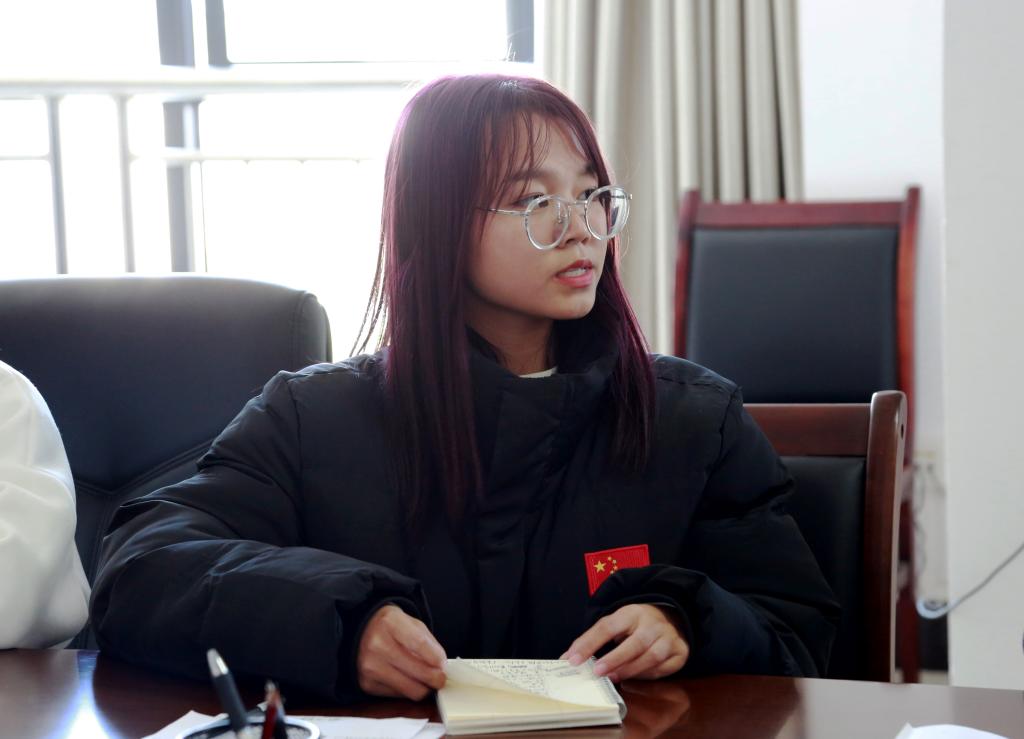 学生代表,数学与计算机科学学院姜维栋,机械与电气工程学院王思芸
